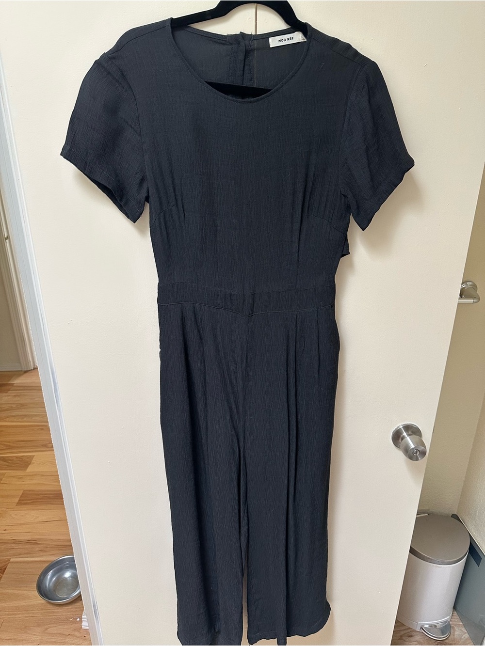 Mod Ref Black Short-Sleeve Midi Dress